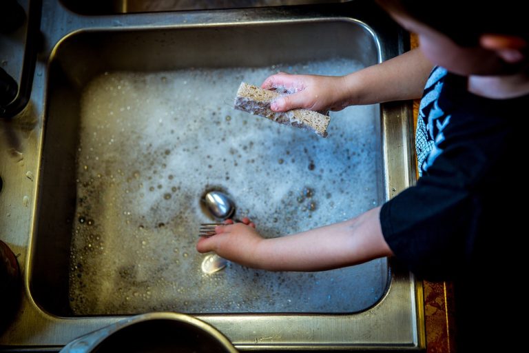 how-many-gallons-of-water-does-a-dishwasher-use-know-the-correct