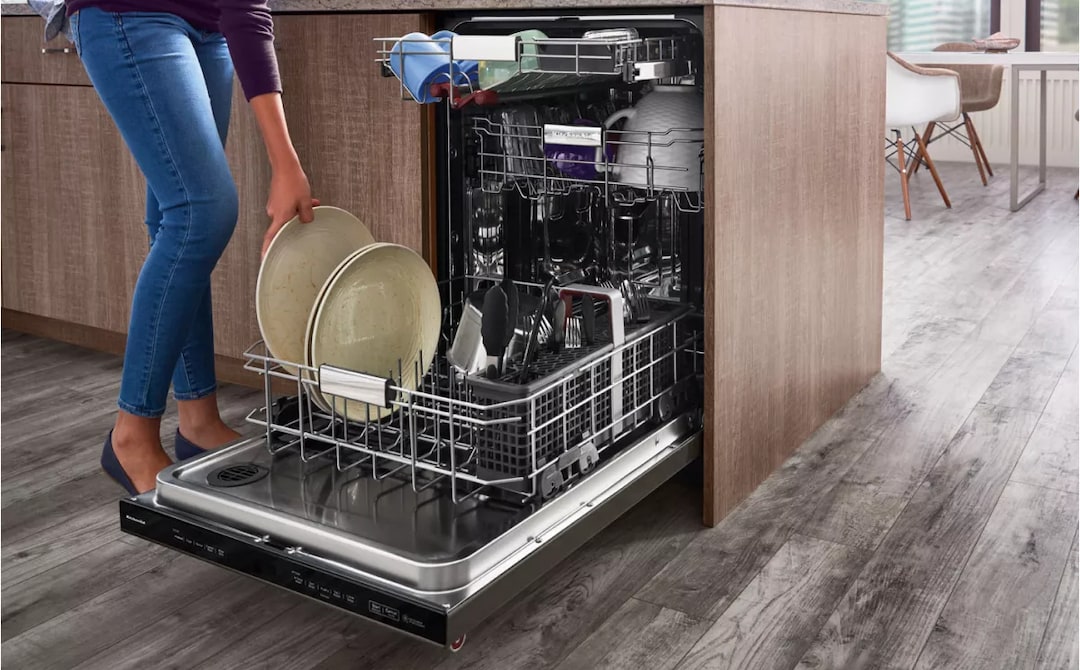 The Golden Dilemma: Can You Put Gold Plates or Items in the Dishwasher?